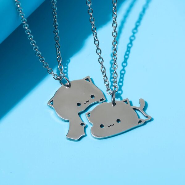 Kawaii Cute Hugging Cat Couple Splicing Lovers Necklace Pendant Sisters Besties Family Gifts Men Women Bag Jewelry Acces